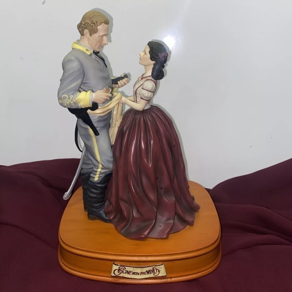 SAN FRANCISCO MUSICAL BOX GWTW SCARLETT & ASHLEY THE SASH FIGURINE NIB HTF